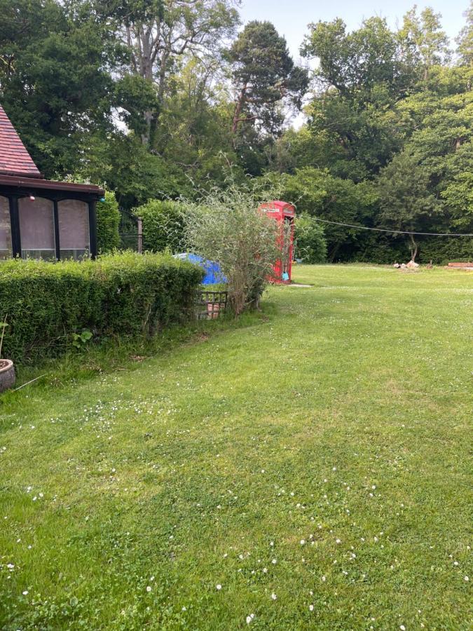 South Lodge House Dormansland Exterior foto